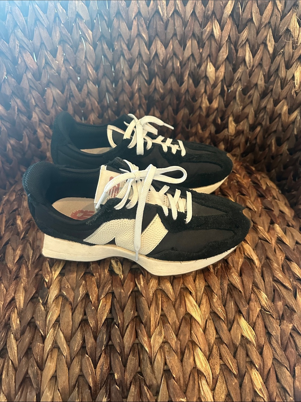 New Balance 327